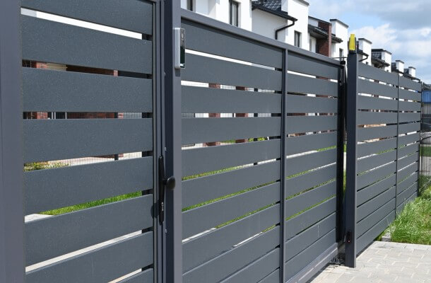 Commercial-Aluminum-Fence-in-San-Mateo-CA