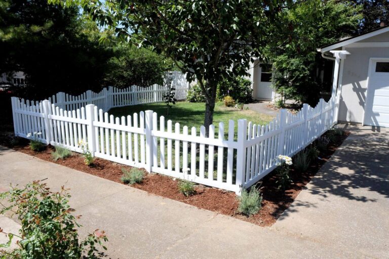 The Impact of Fencing on Front Yard Landscaping