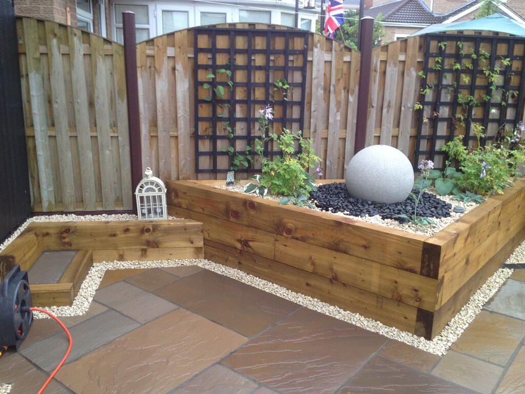 Fencing on Outdoor Water Features