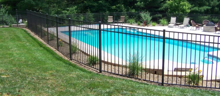 The Impact of Fencing on Poolside Landscapes