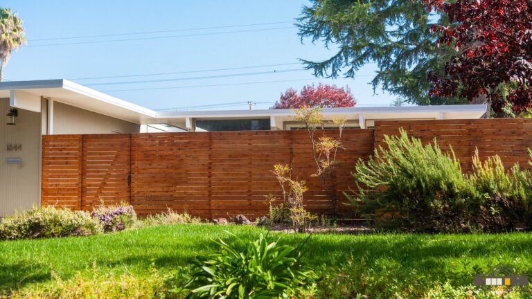How to Choose Fencing for Mid-Century Modern Homes