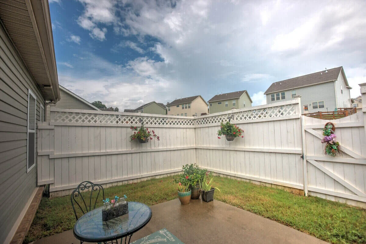 Pros And Cons of Vinyl Fencing