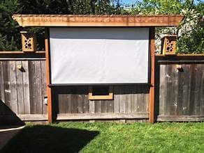 The Role of Fencing in Outdoor Movie Nights